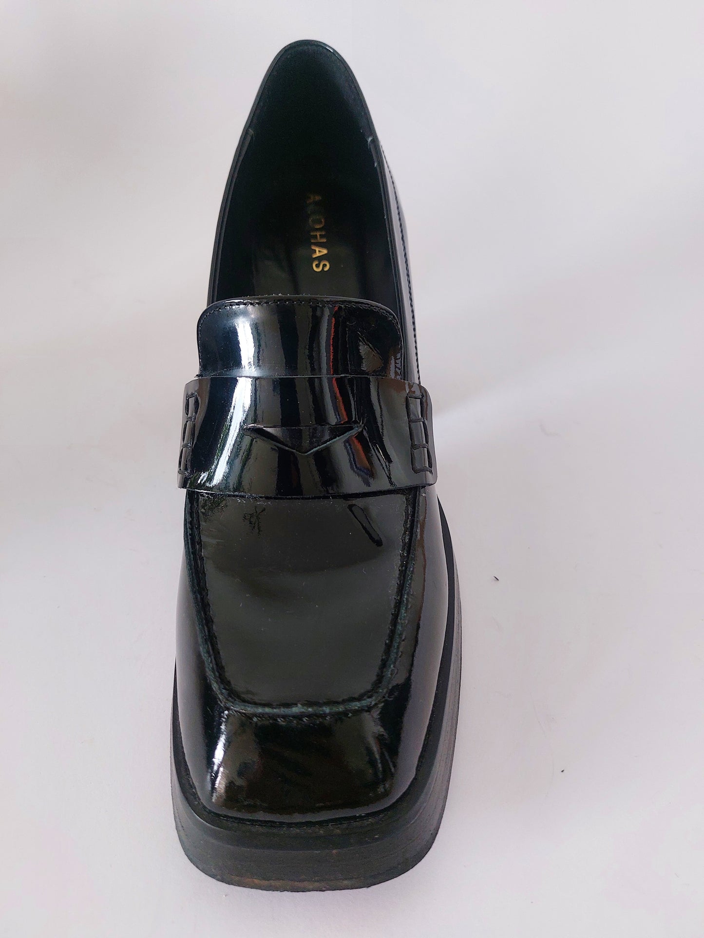 Alohas  patent leather heeled loafers size 40