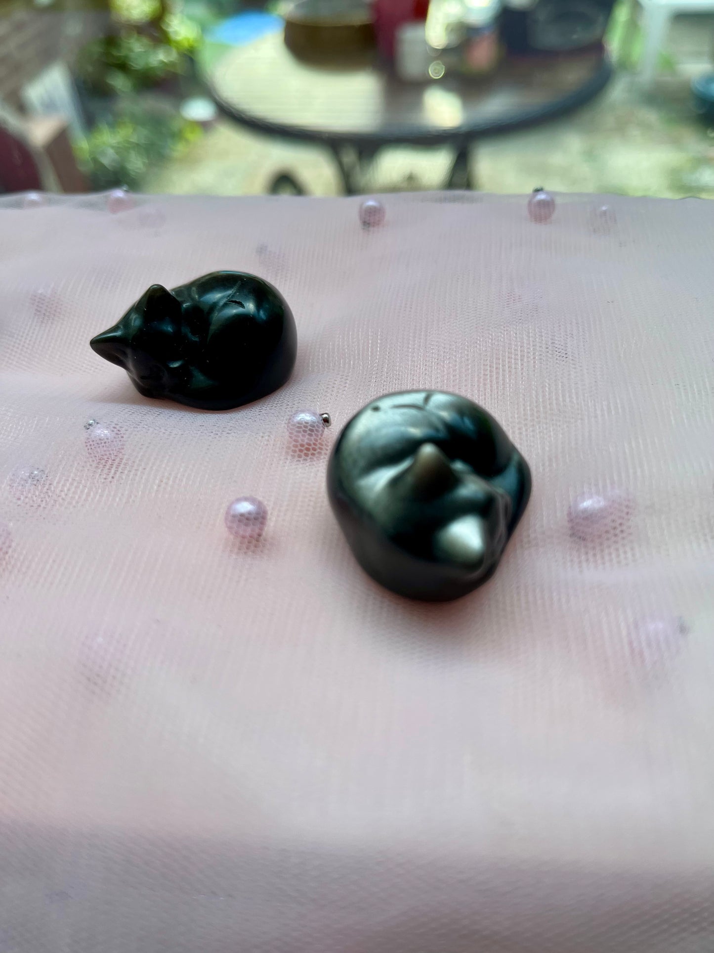 Uniek cadeau: kattenbeeldje van zilveren obsidiaan