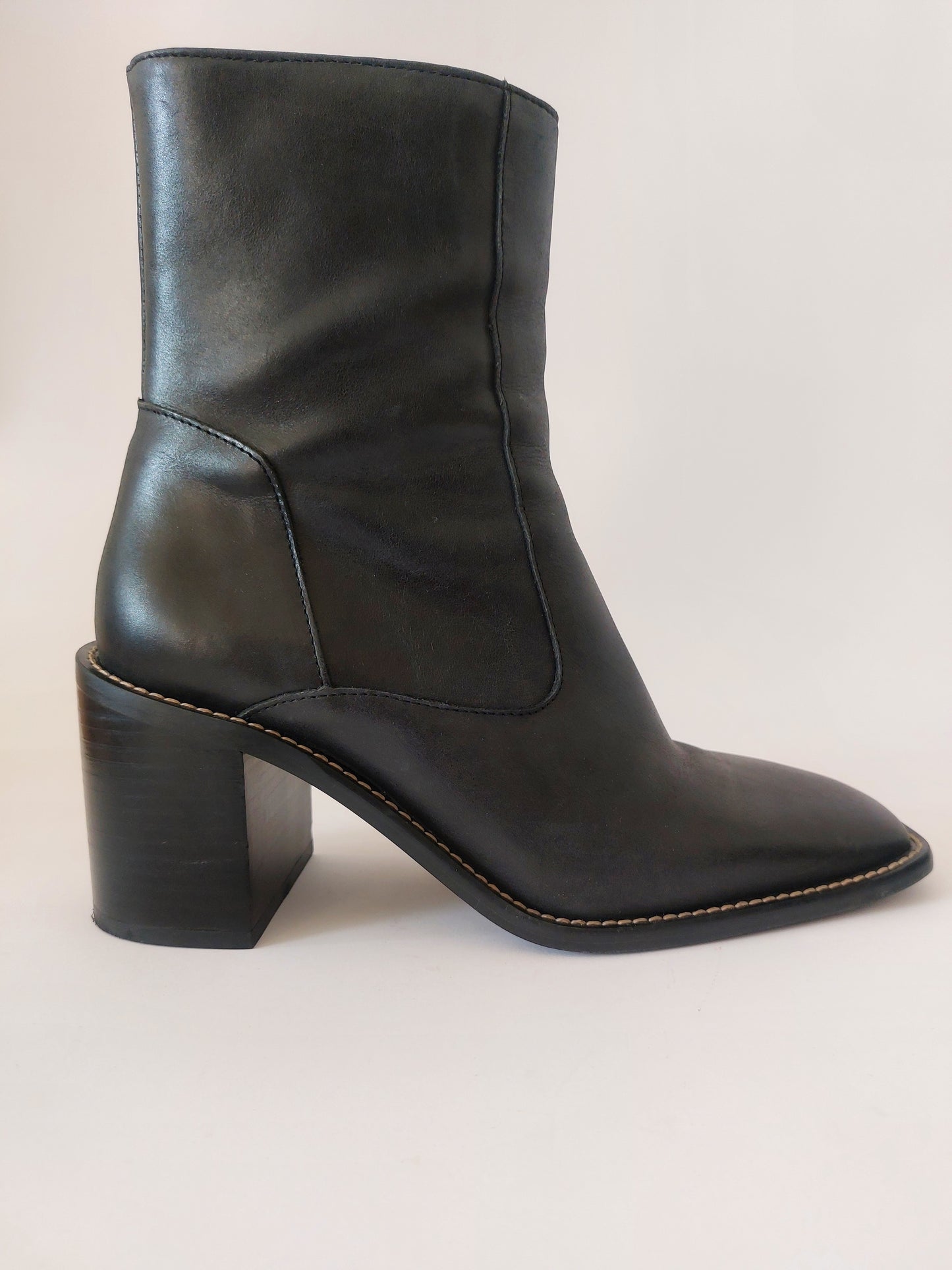 Alohas ankle boots leather size 39