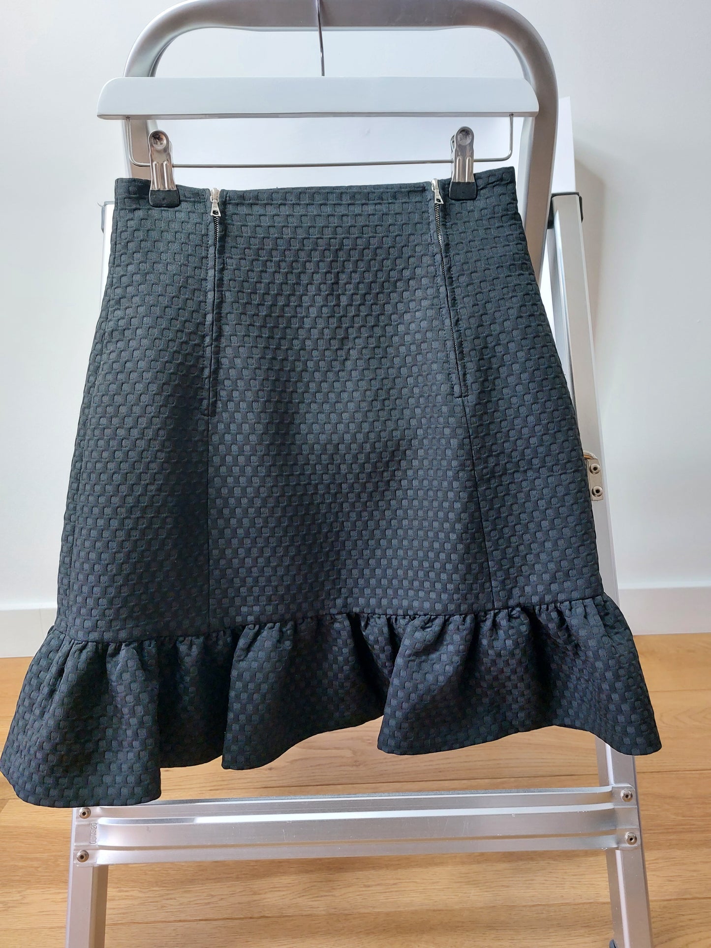 Sandro ruffle miniskirt textured size 1 (xs, 34)