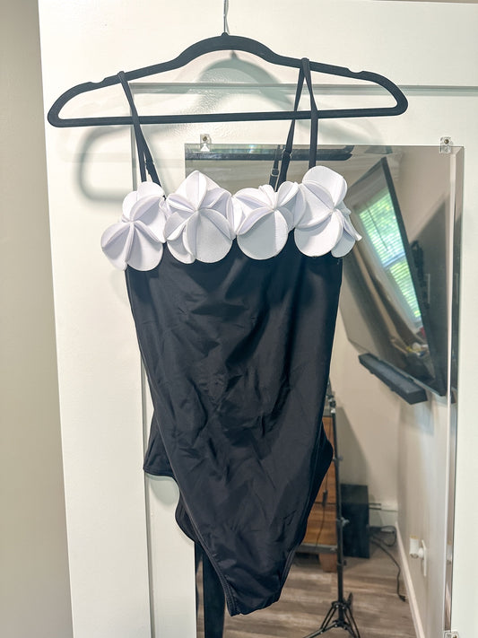 One piece swimsuit DBVacay size Large never worn