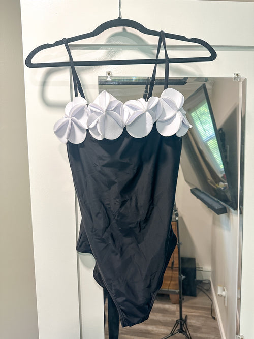 One piece swimsuit DBVacay size Large never worn